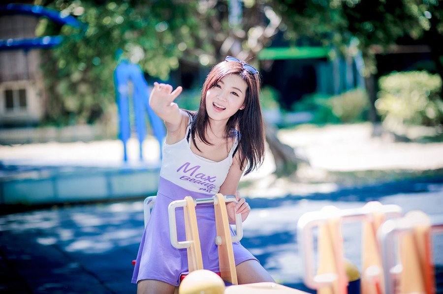 姐妹俩依言进来，大乔担忧的看了小乔一眼，连忙向吕布道：“夫君，妹妹她只是……毕竟当年也算相识一场，并不是……”